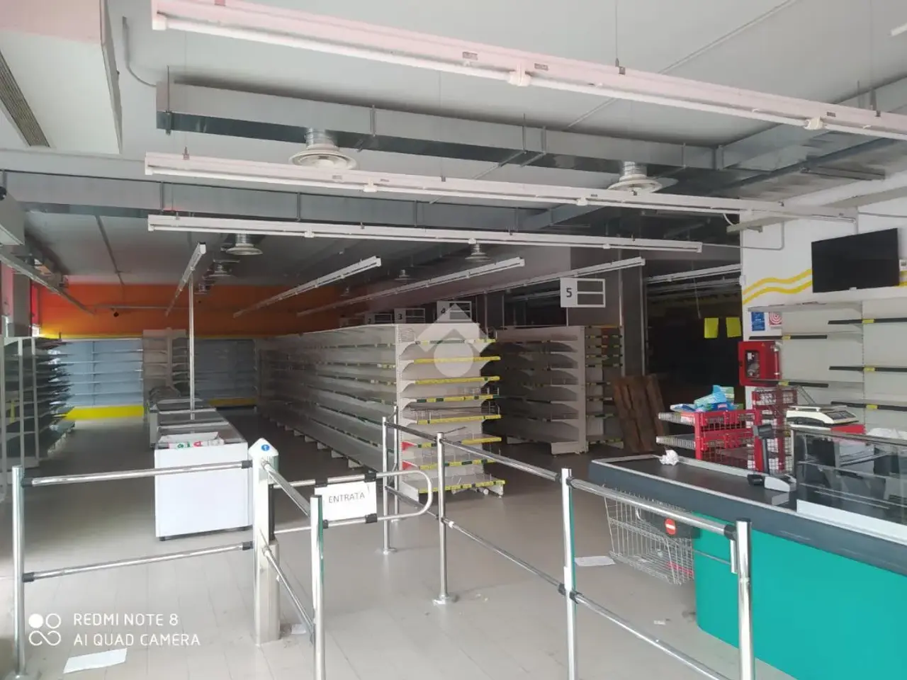Negozio in Piazza Vittorio Veneto, Telgate, {3} - Foto 1