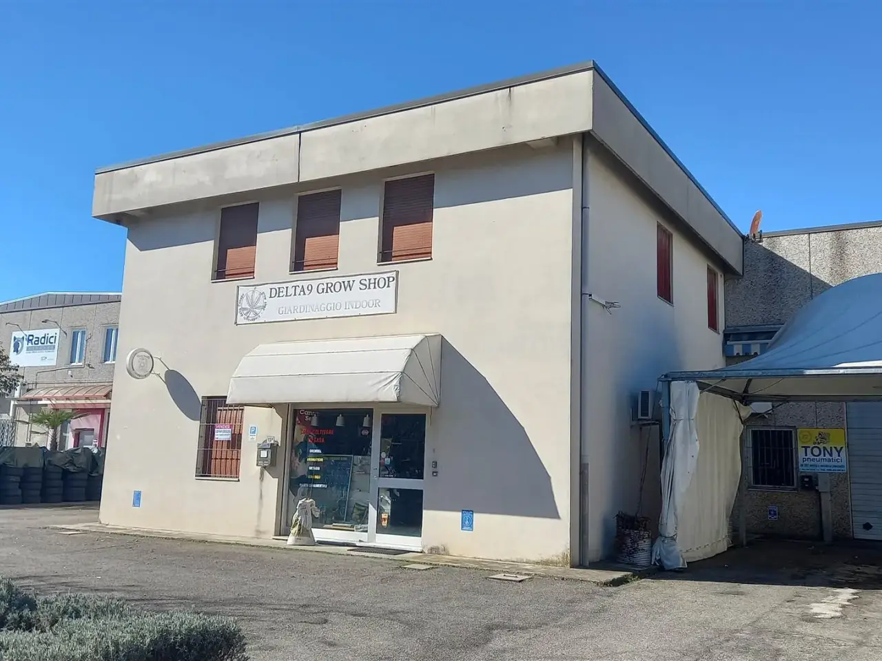 Negozio in Via dei Sarti, Castelfranco Emilia, {3} - Foto 1