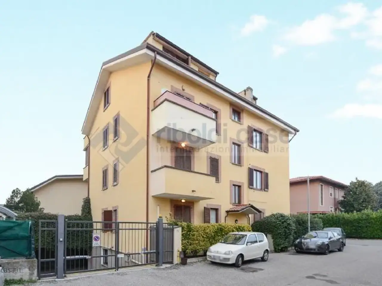 Parcheggio chiuso in , Seregno, {3} - Foto 1