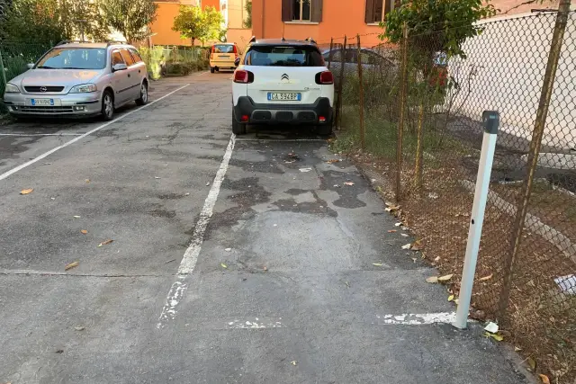 Car parking slot in Via Pasubio 62, Bologna - Photo 1