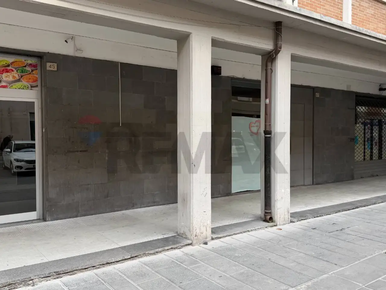 Negozio in Via Umberto I 47, Foligno, {3} - Foto 1