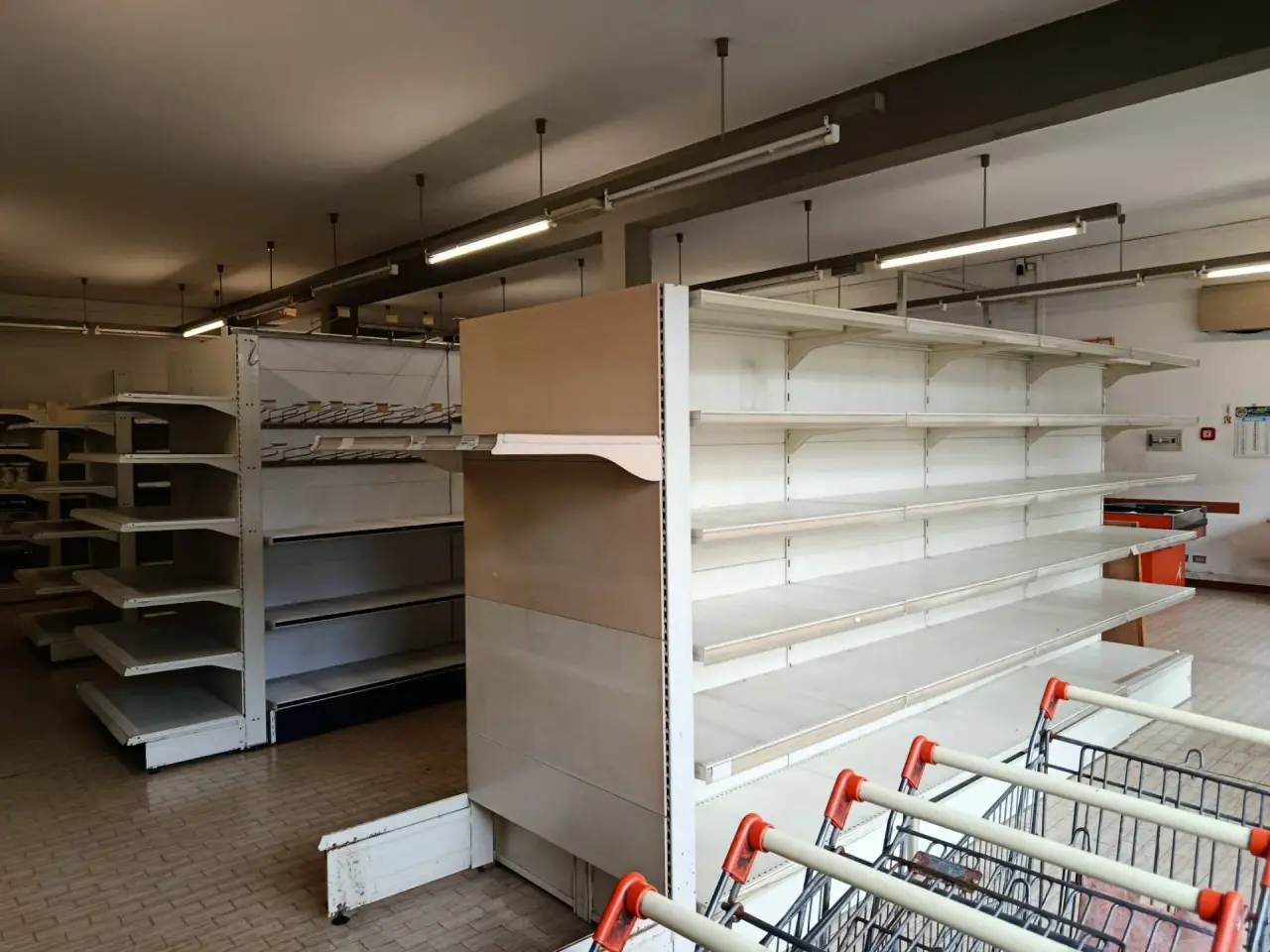 Esercizio commerciale in Viale Europa 25, Altopascio, {3} - Foto 2