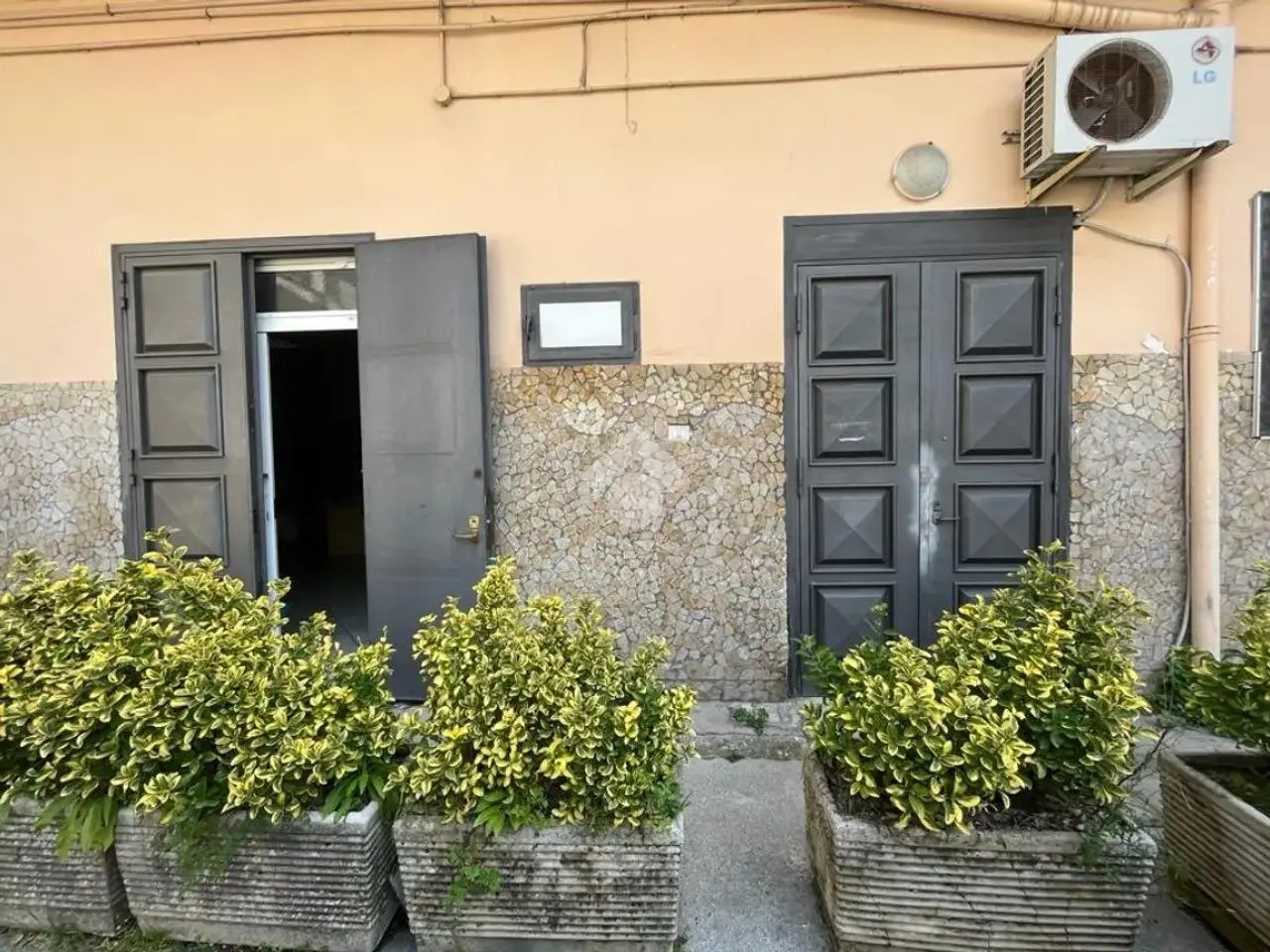Negozio in Via Francesco Russo 24, Afragola, {3} - Foto 1