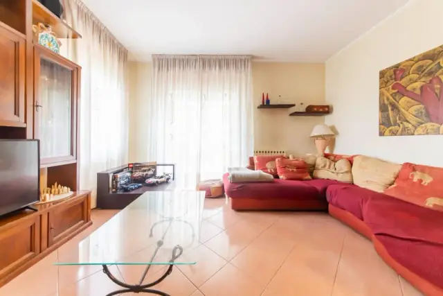 3-room flat in Via Eliseo Vismara 24, Arese - Photo 1