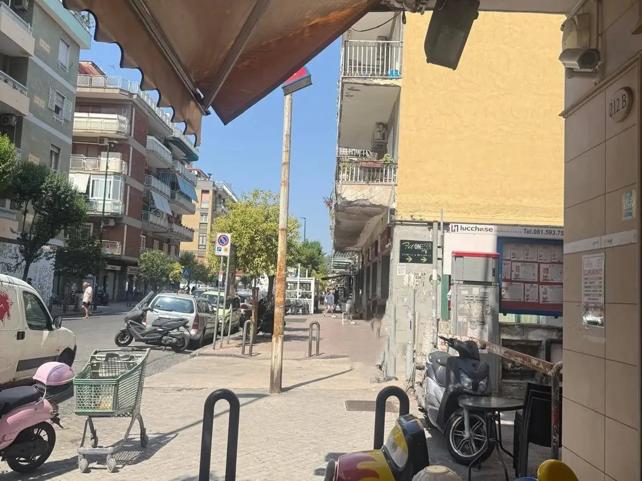 Esercizio commerciale in Via dell'Epomeo, Napoli, {3} - Foto 2