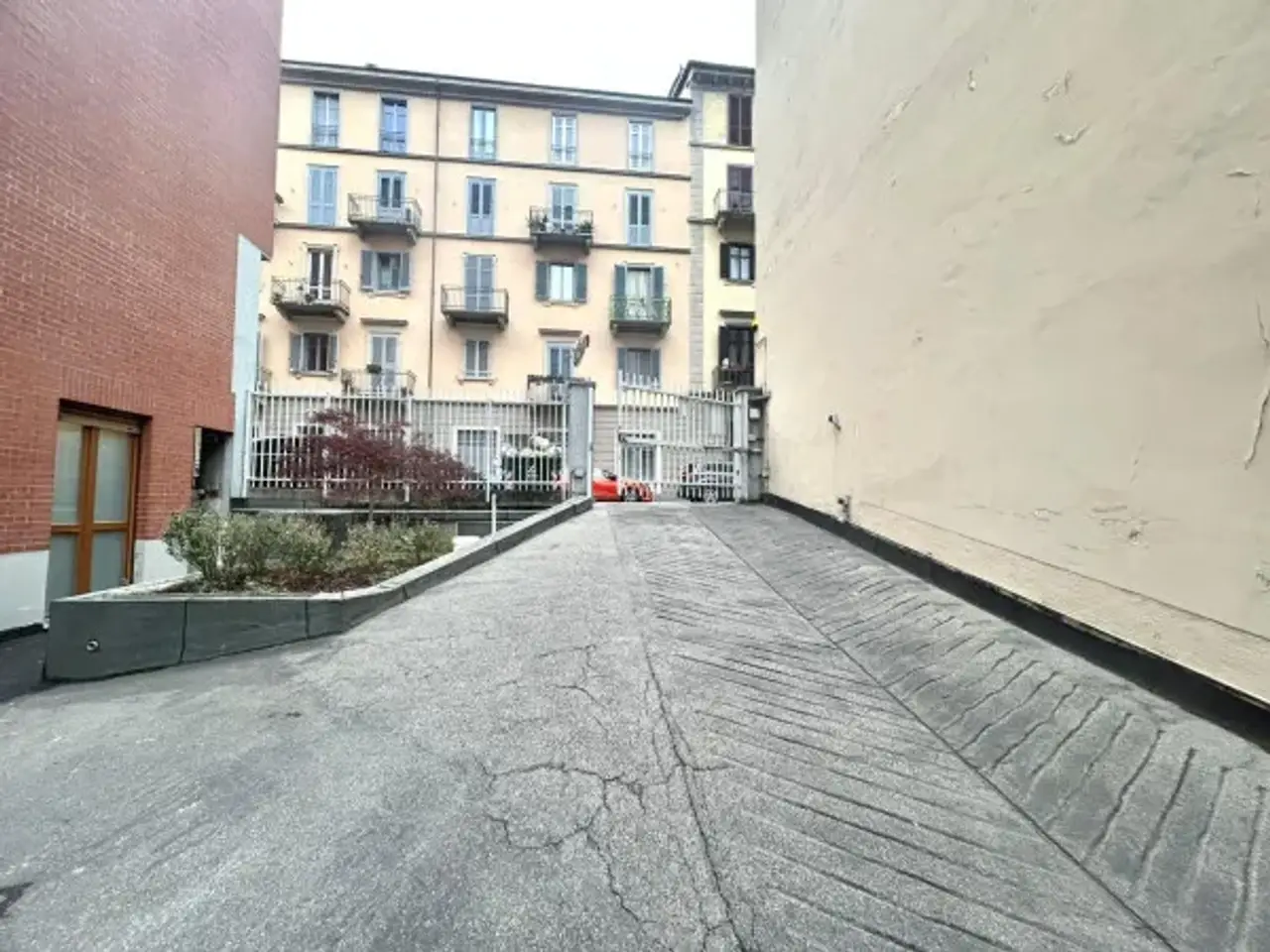 Magazzino in Via Benvenuto Cellini 29, Torino, {3} - Foto 2