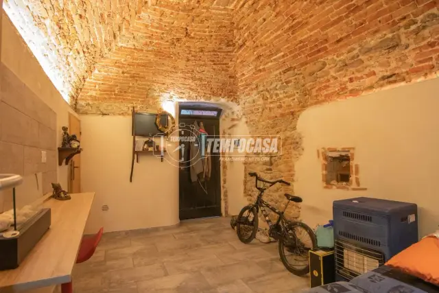 Magazzino in vendita, Via Giuseppe Garibaldi 13, Borghetto Santo Spirito - Foto 1
