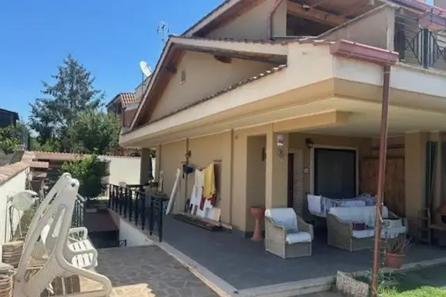 Villa in Via delle Viole, Pomezia - Foto 1