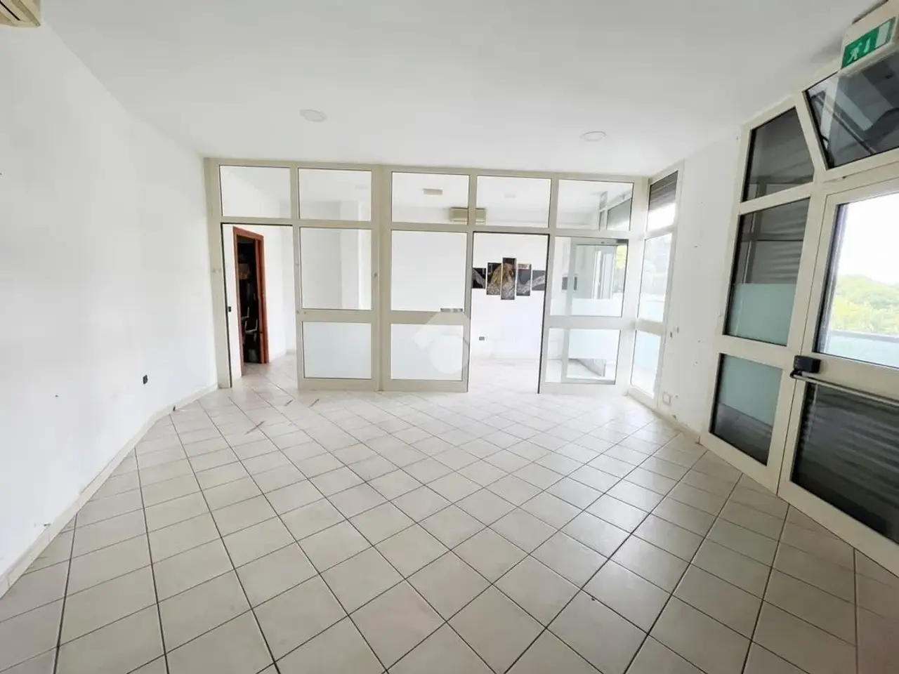 Negozio in Via del Canneto 29, Cagliari, {3} - Foto 1