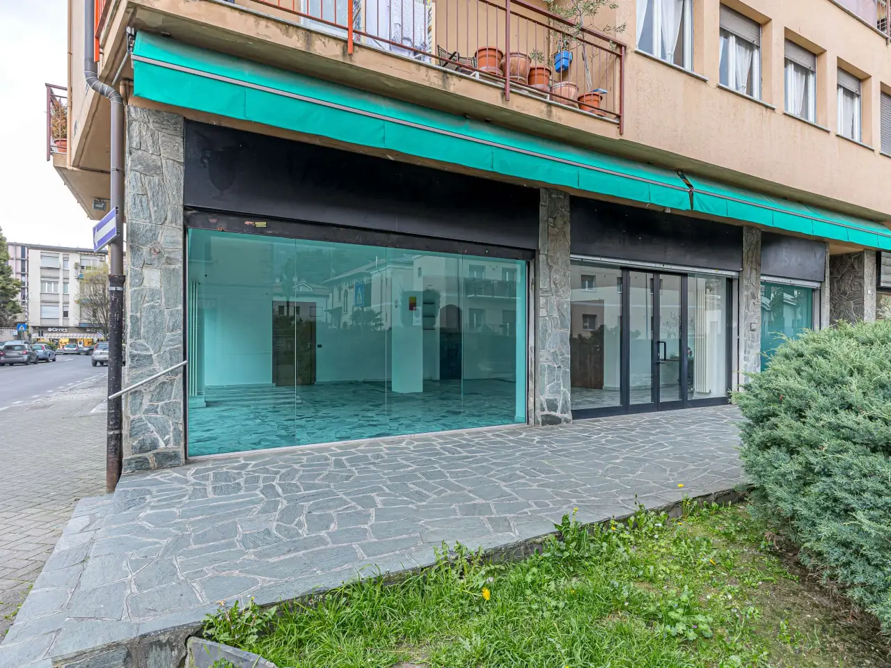 Negozio in Via Leopardi 12, Erba, {3} - Foto 1