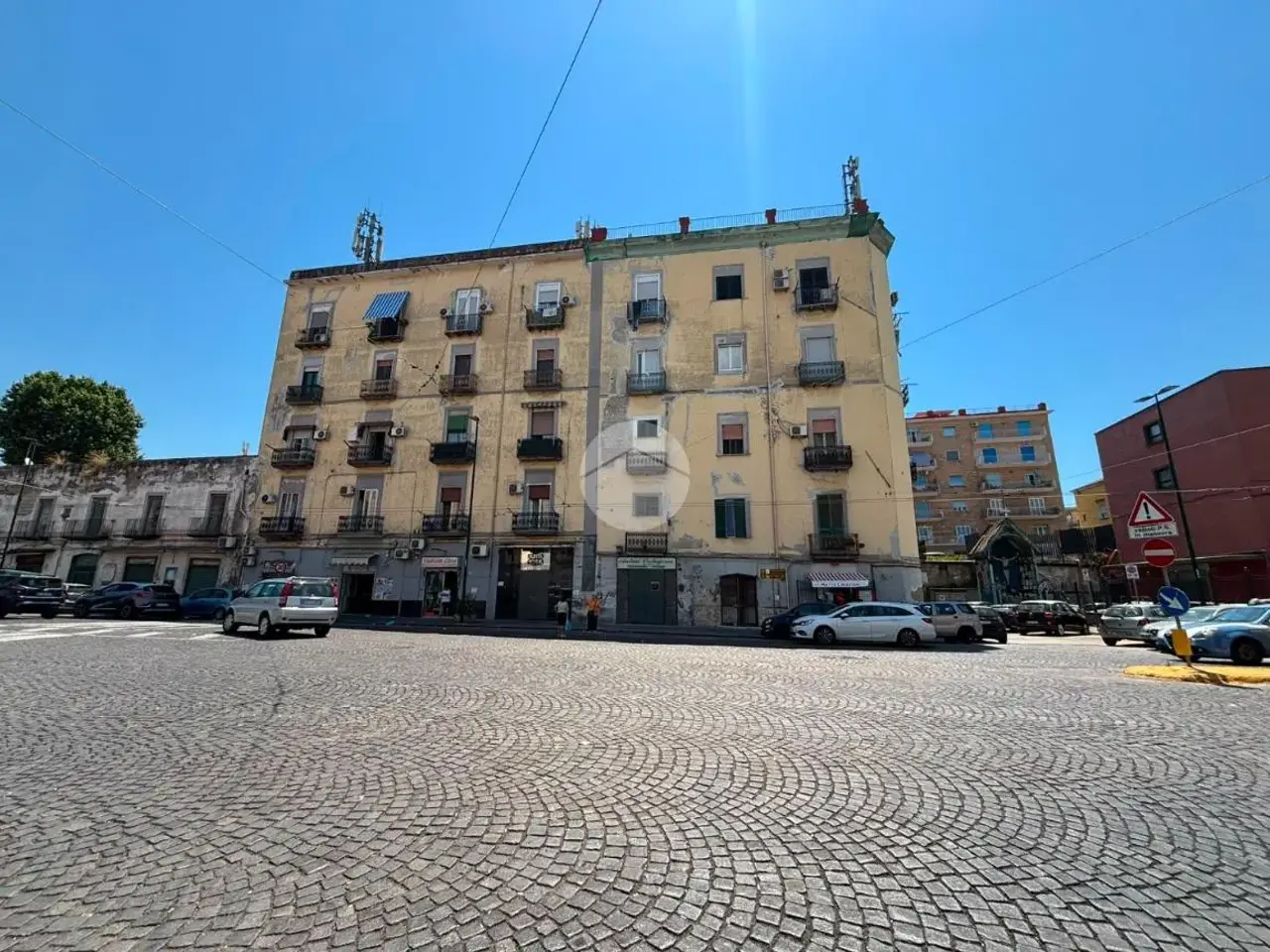 Negozio in Via Ss. Giovanni E Paolo 16, Napoli, {3} - Foto 1
