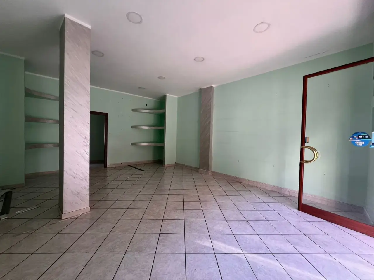 Negozio in Corso Vittorio Emanuele 725, Napoli, {3} - Foto 2