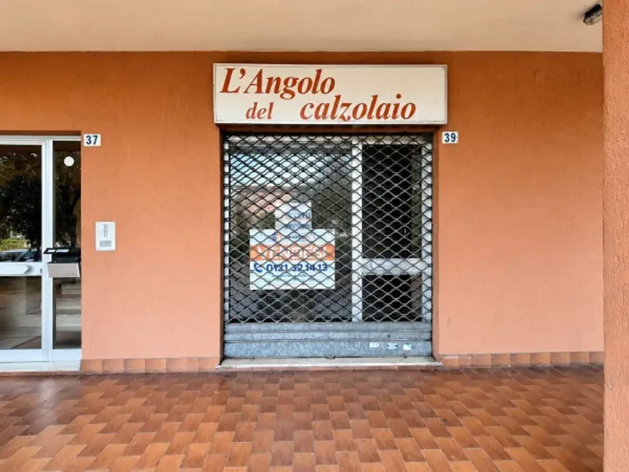 Negozio in Via della Repubblica 39, Pinerolo, {3} - Foto 1