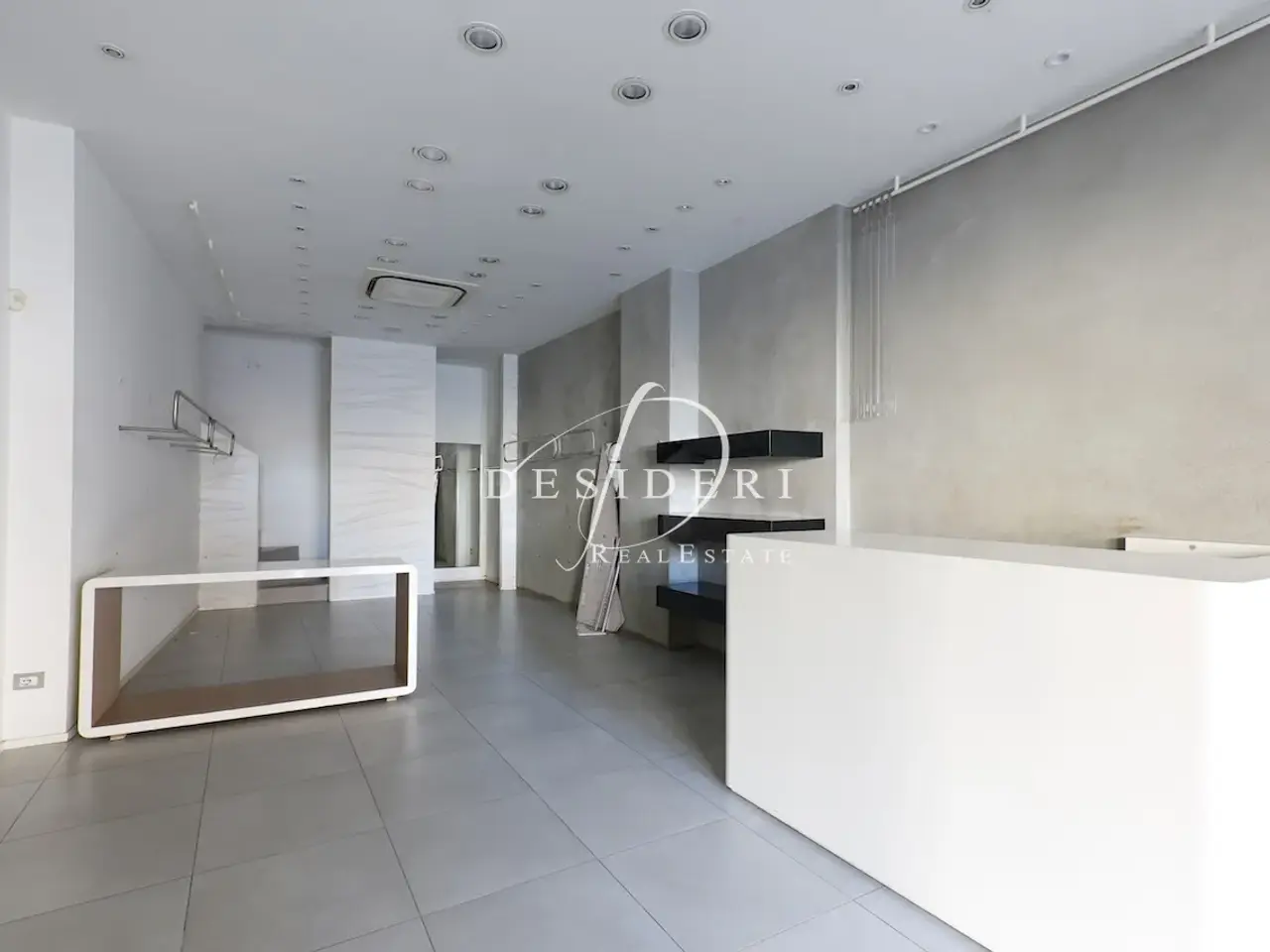 Locale commerciale in Piazza Dante 58100 Grosseto, Grosseto, {3} - Foto 2