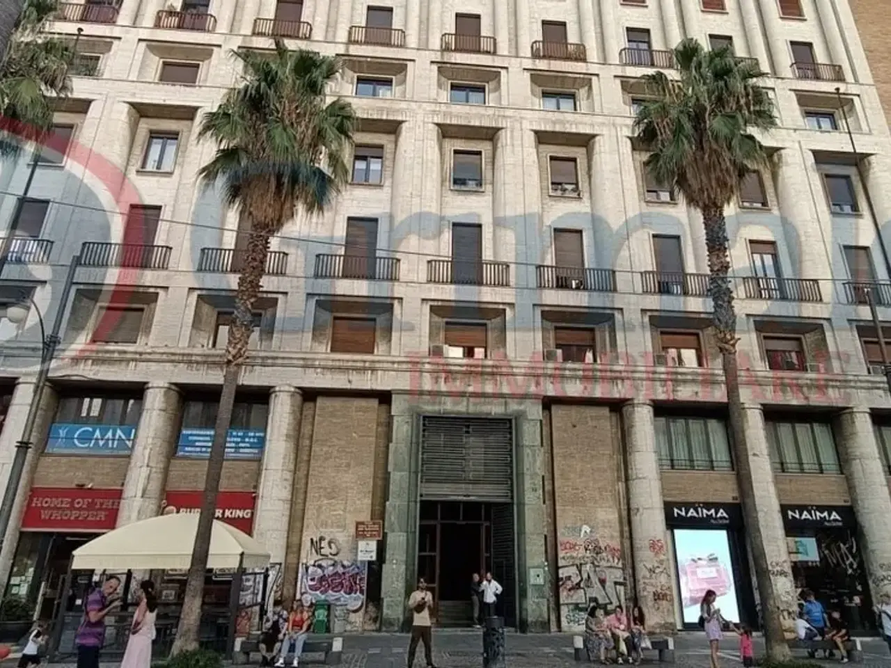 Magazzino in Via Cesare Battisti 5, Napoli, {3} - Foto 1