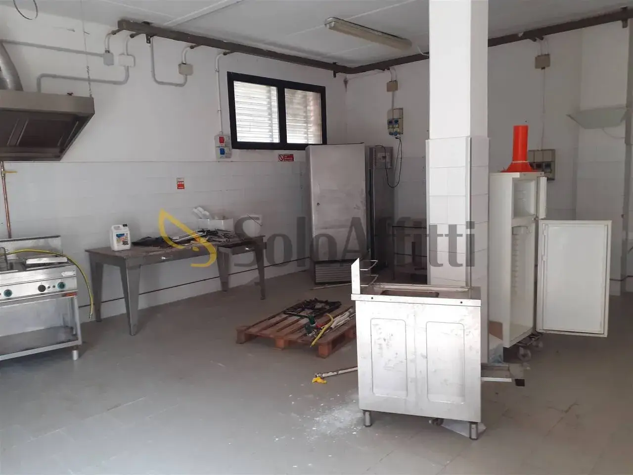Negozio in , Castelfranco Emilia, {3} - Foto 2