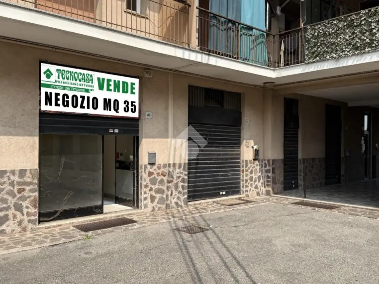 Negozio in Piazza Giovanni XXIII 47, Senago, {3} - Foto 1