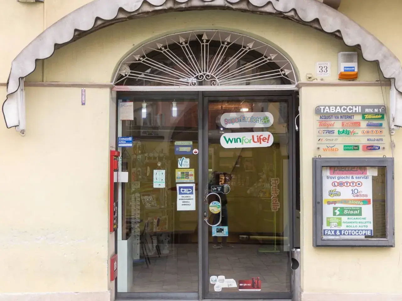 Esercizio commerciale in Piazza della Repubblica 33, Noceto, {3} - Foto 2