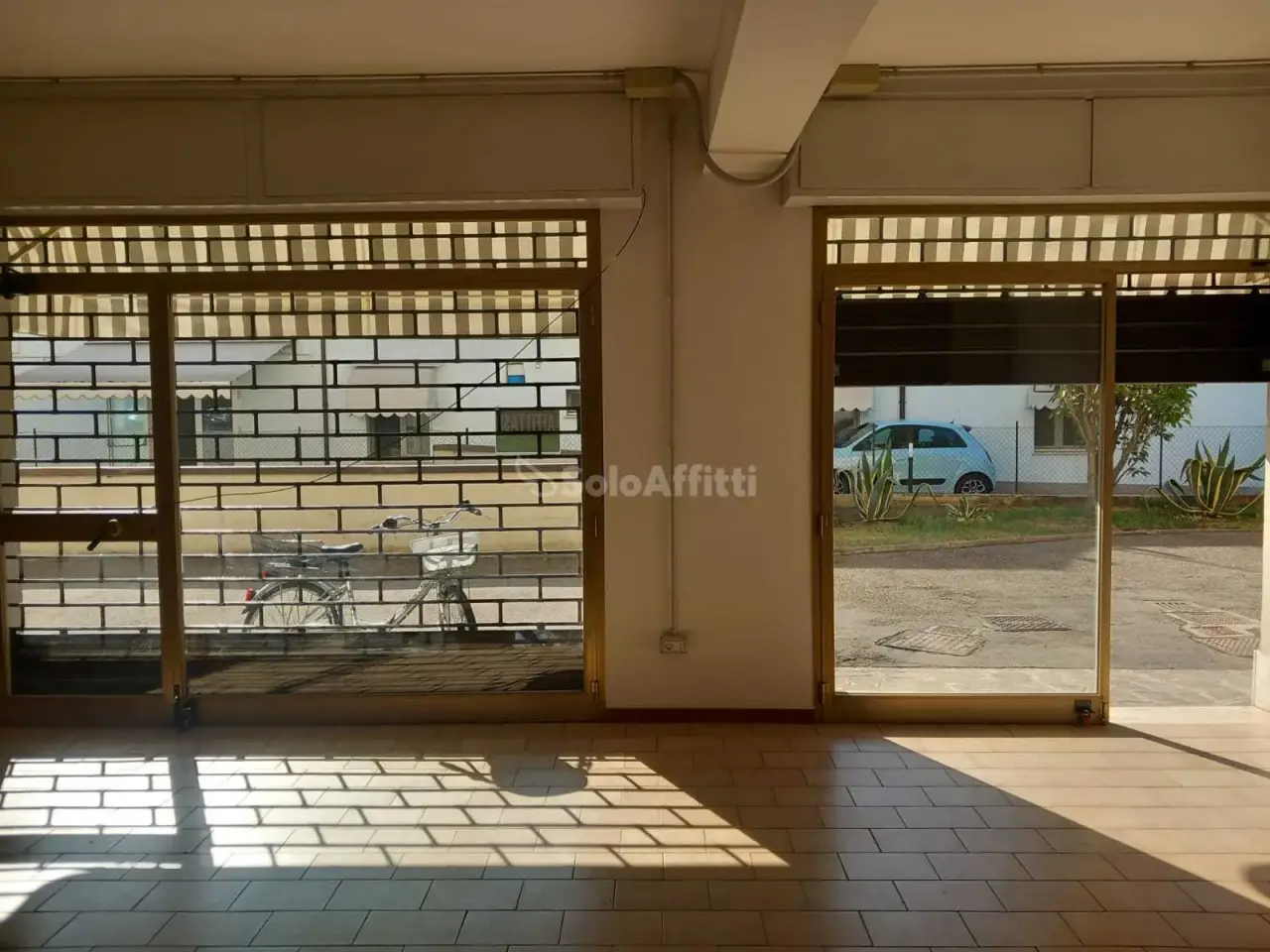 Negozio in Via I. Martinelli 1, Carpi, {3} - Foto 1