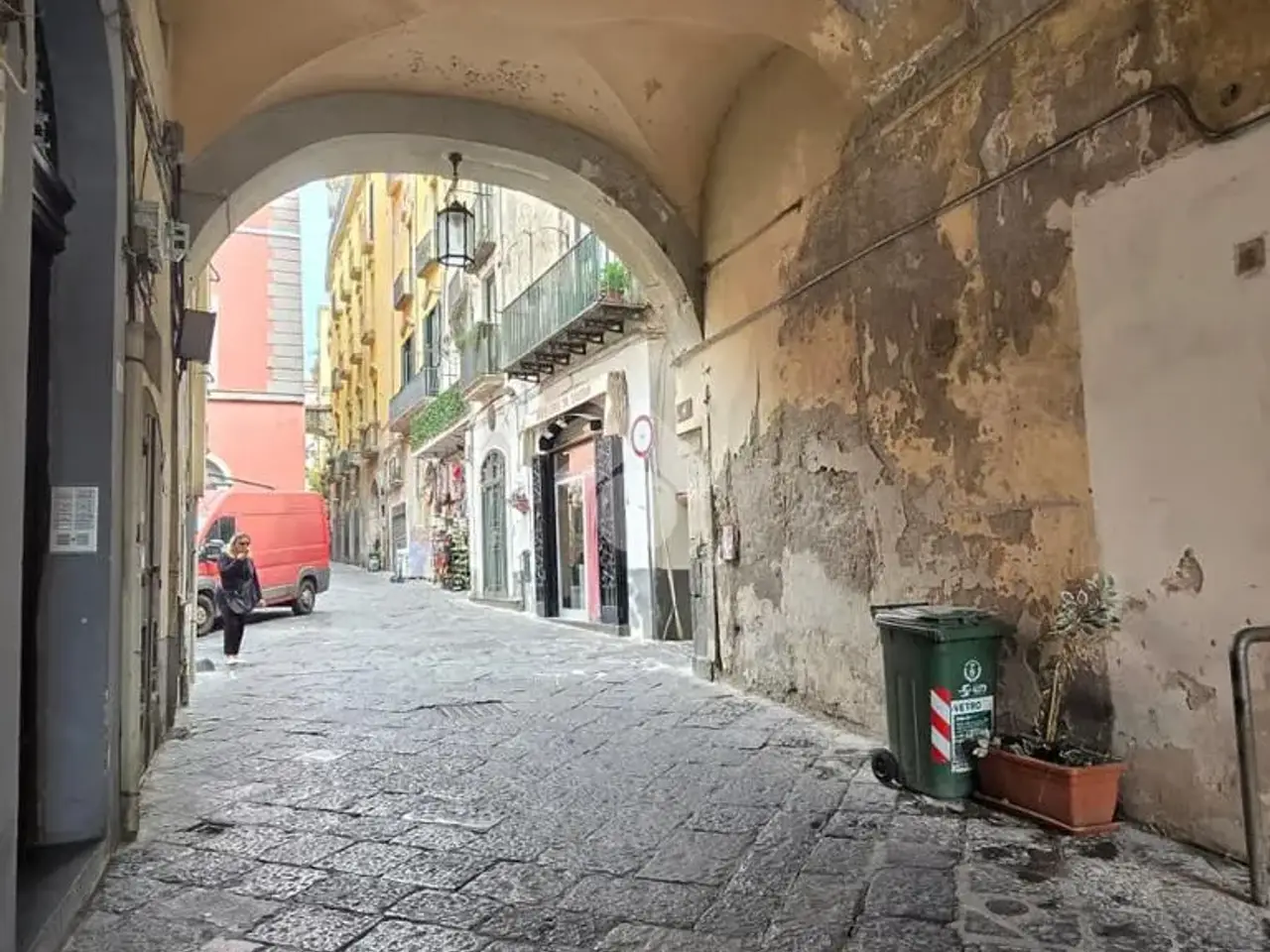Negozio in Via Antonio Mazza 12, Salerno, {3} - Foto 2