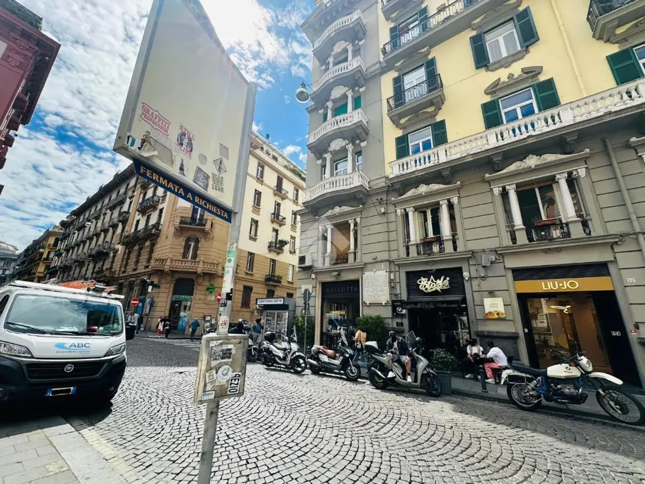 Negozio in Via dei Mille 1, Napoli, {3} - Foto 1