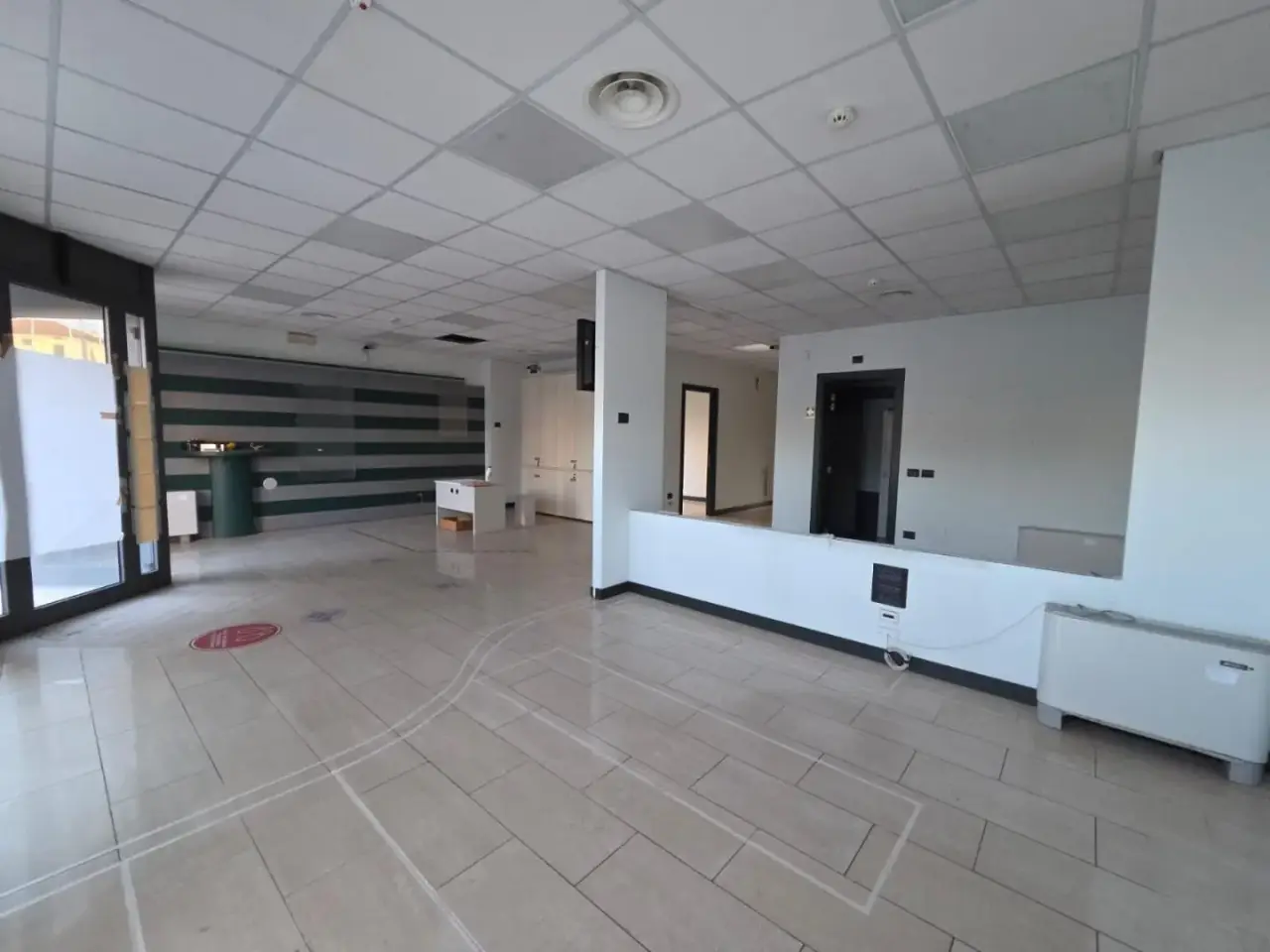 Locale commerciale in Ughi 55016, Porcari, {3} - Foto 1