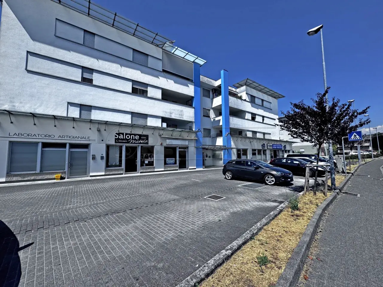 Palazzina commerciale in Viale Trieste 16, Cornedo Vicentino, {3} - Foto 2
