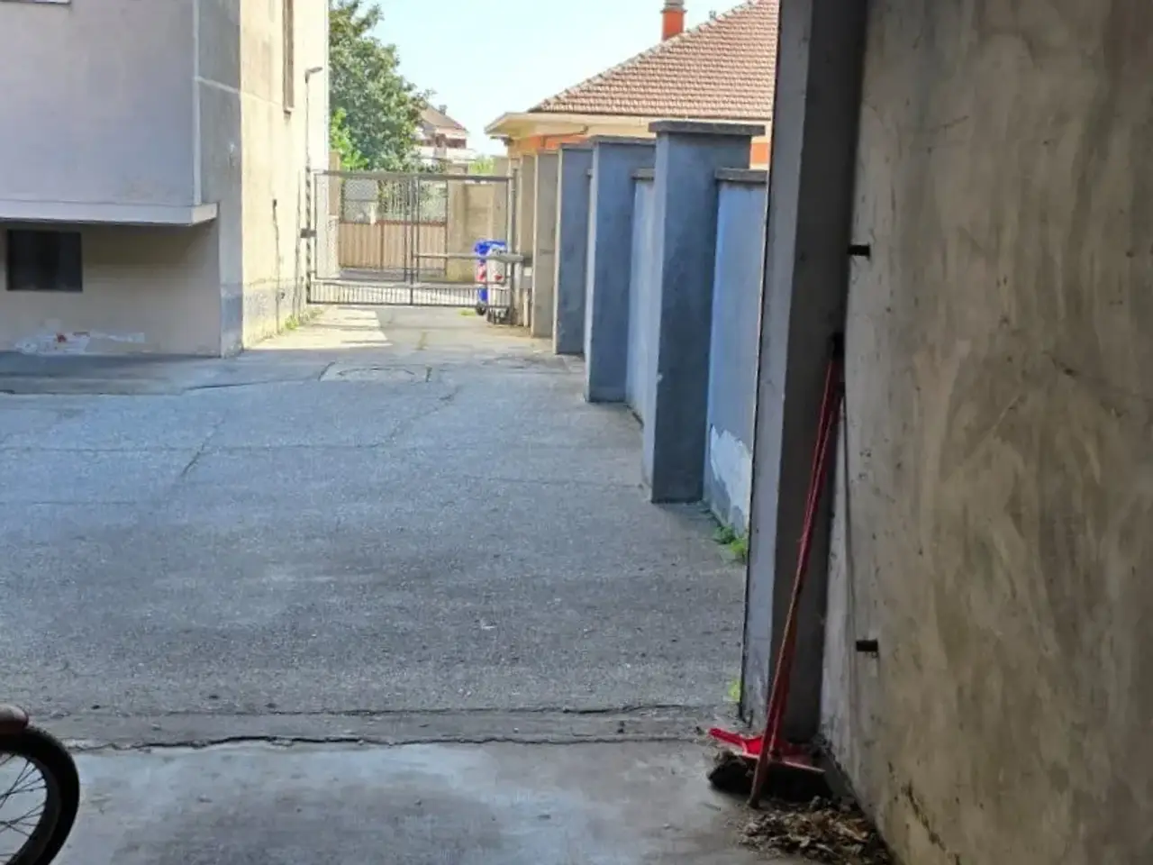 Parcheggio chiuso in Via Giolitti 1, Beinasco, {3} - Foto 2
