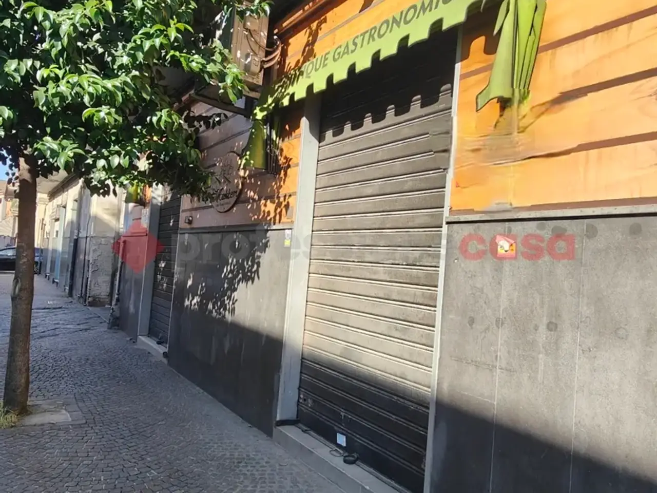 Negozio in Via Massimo Stanzione  195, Frattamaggiore, {3} - Foto 1