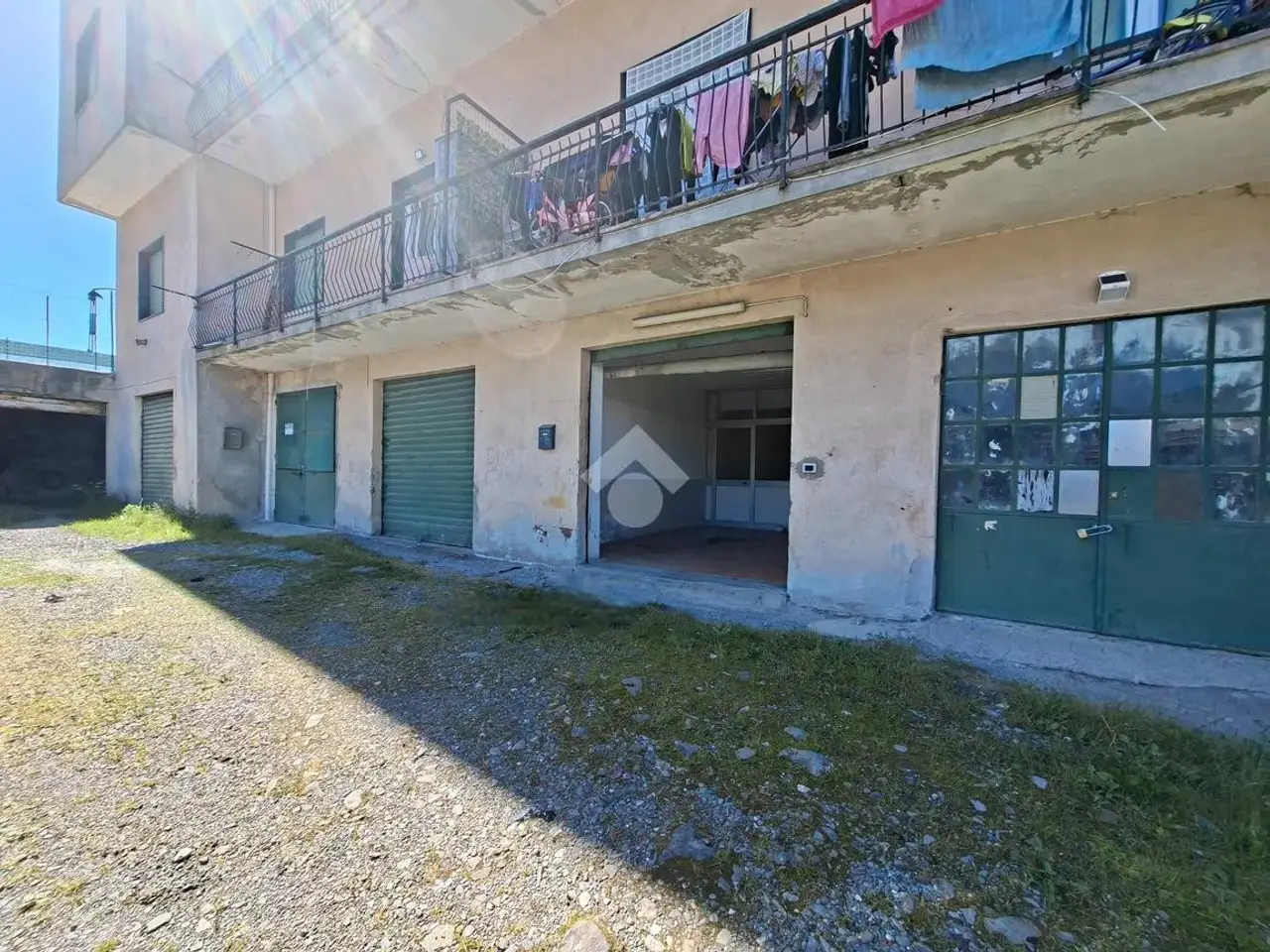 Magazzino in Località Via Isorelle 38, Savignone, {3} - Foto 2
