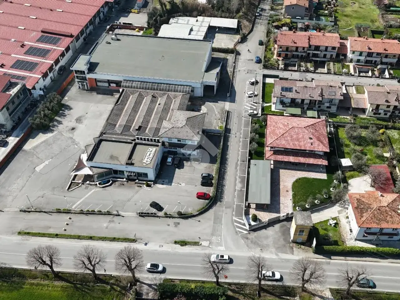 Palazzina commerciale in Via Nazionale 43, Puegnago Sul Garda, {3} - Foto 1