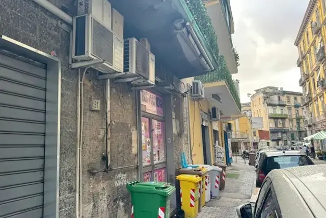 Negozio in Via Marco Aurelio Severino , Napoli - Foto 1