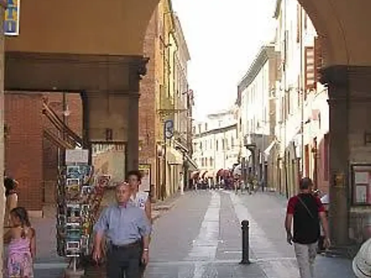 Negozio in Via Garibaldi 12, Ferrara, {3} - Foto 1