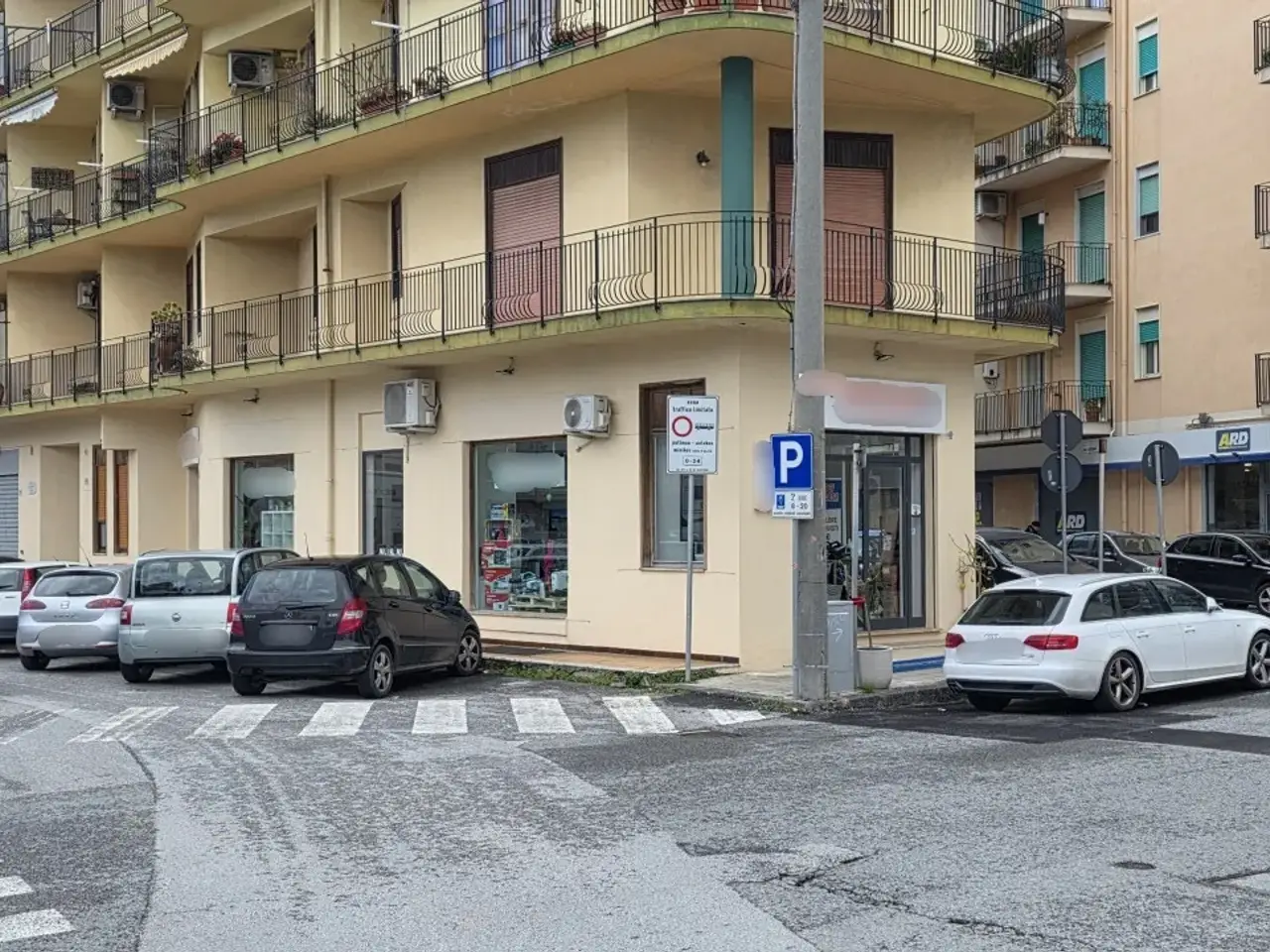 Negozio in Via Tenente Rosario Siro Brigiano 70, Milazzo, {3} - Foto 1