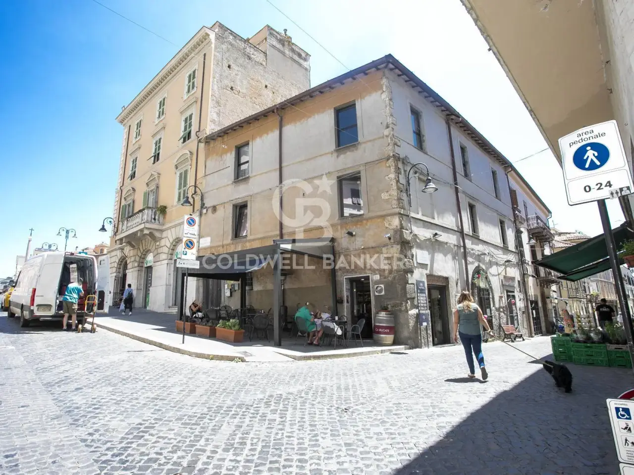 Esercizio commerciale in Piazza Giacomo Matteotti 15, Tarquinia, {3} - Foto 1