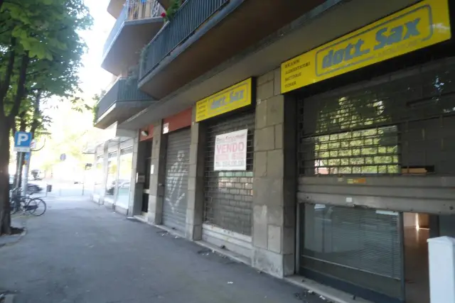 Negozio in Via Donato Creti 77, Bologna - Foto 1