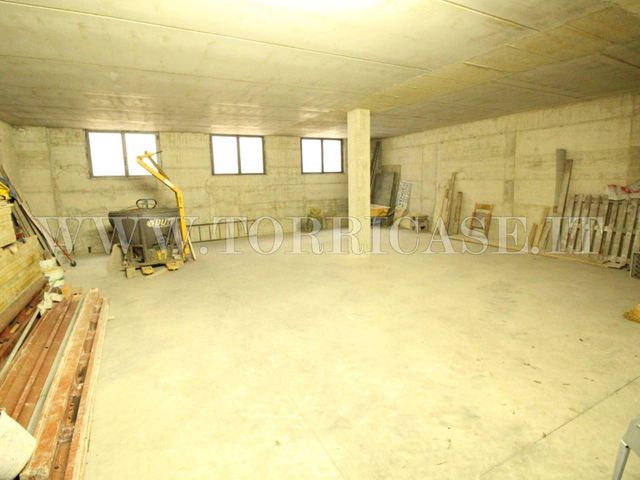 Warehouse in {3}, Via Santuario 23 - Photo 1