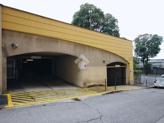 Garage or car box in Via Antonio Gazzoletti 1, Trieste - Photo 1