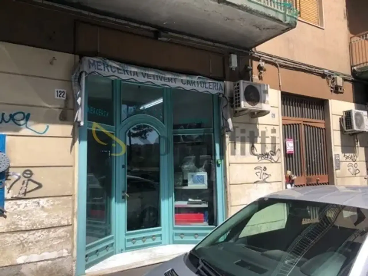 Negozio in Via Sabato Martelli Castaldi 122, Catania, {3} - Foto 1