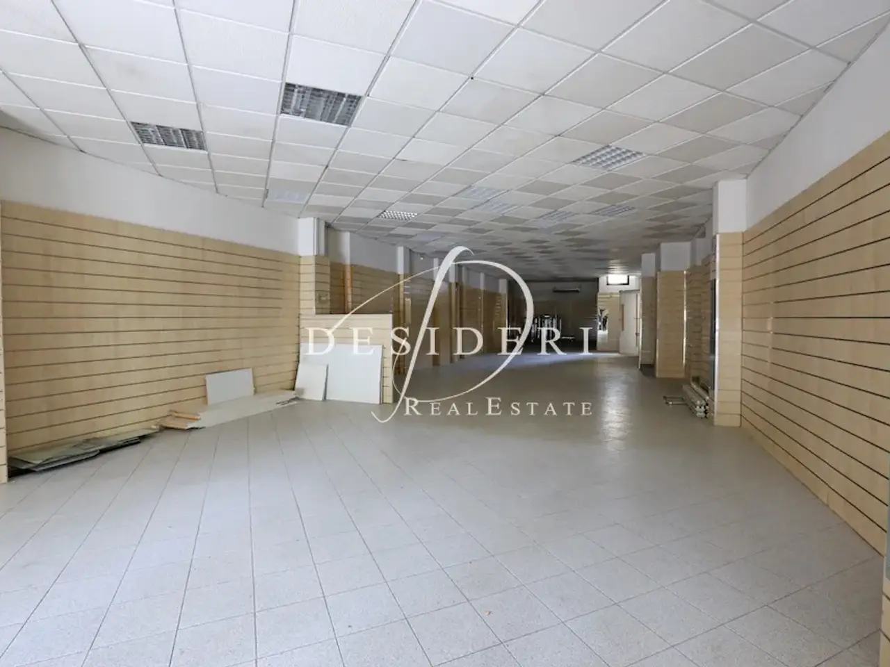 Locale commerciale in Via Oberdan 5819 Grosseto, Grosseto, {3} - Foto 1