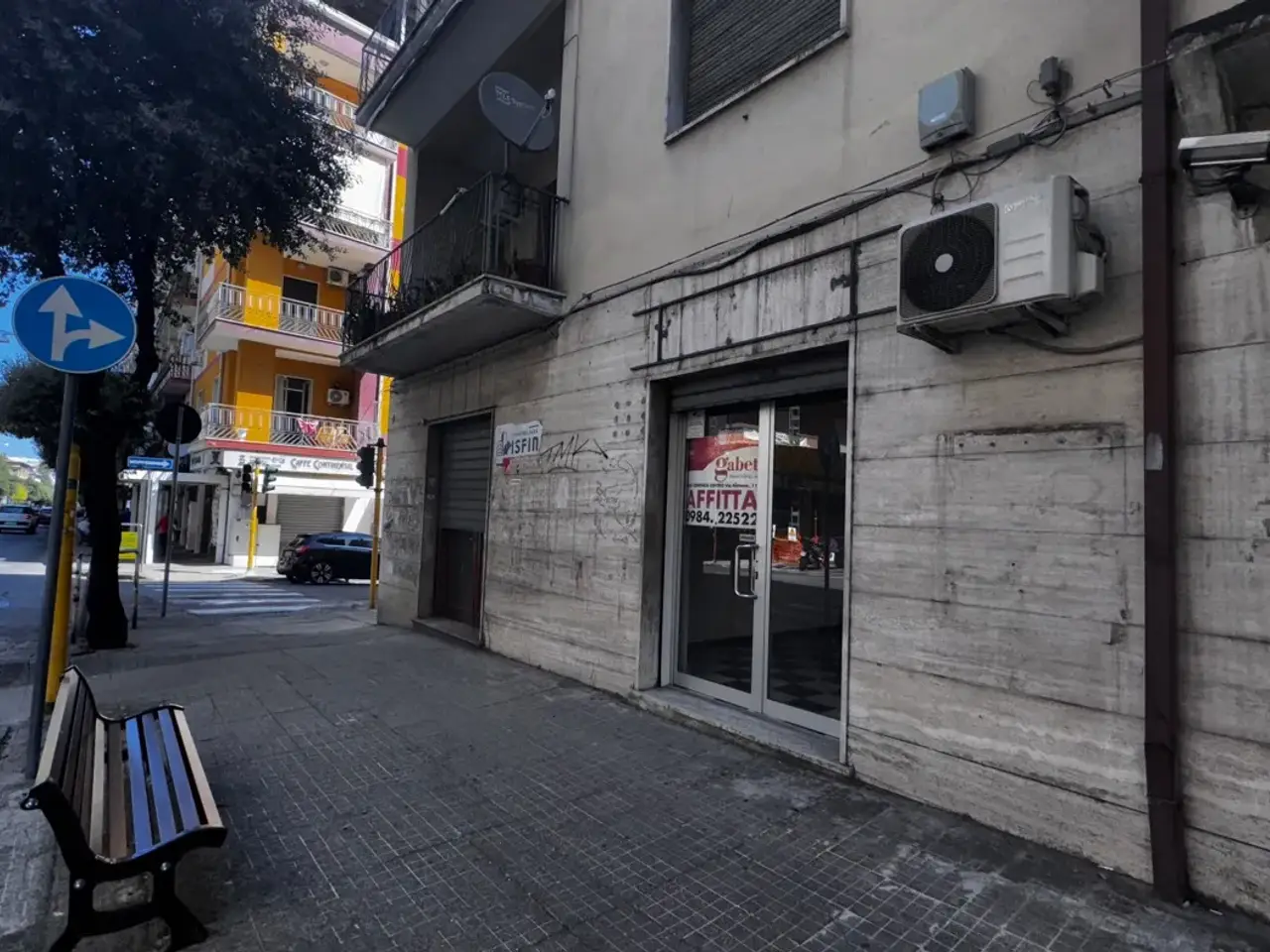 Magazzino in Cosenza Via Riccardo Misasi  47, Cosenza, {3} - Foto 2