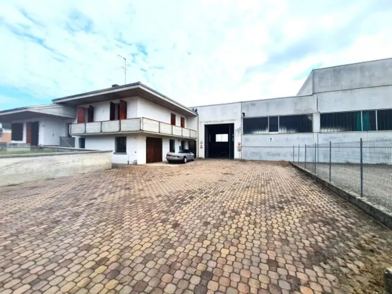 Capannone in Piazza Bentivoglio, Gualtieri, {3} - Foto 1