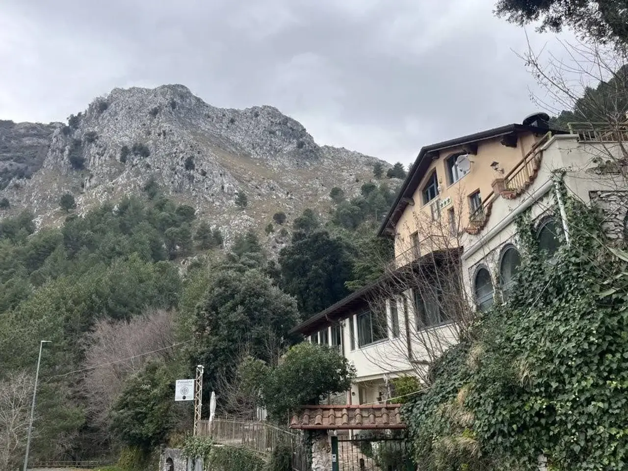 Palazzina commerciale in Via dei Colli, Massa, {3} - Foto 1