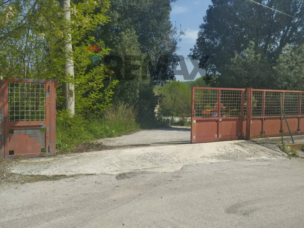 Capannone in Via Fiume Orta 6, Bolognano, {3} - Foto 1