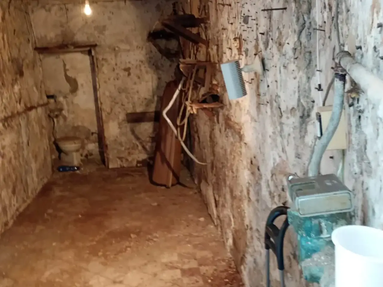 Magazzino in Via Donnalbina 32, Napoli, {3} - Foto 1