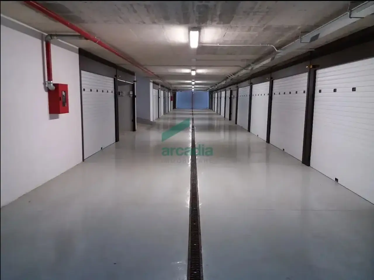 Parcheggio chiuso in Via Ferdinando Palasciano 5, Bari, {3} - Foto 1
