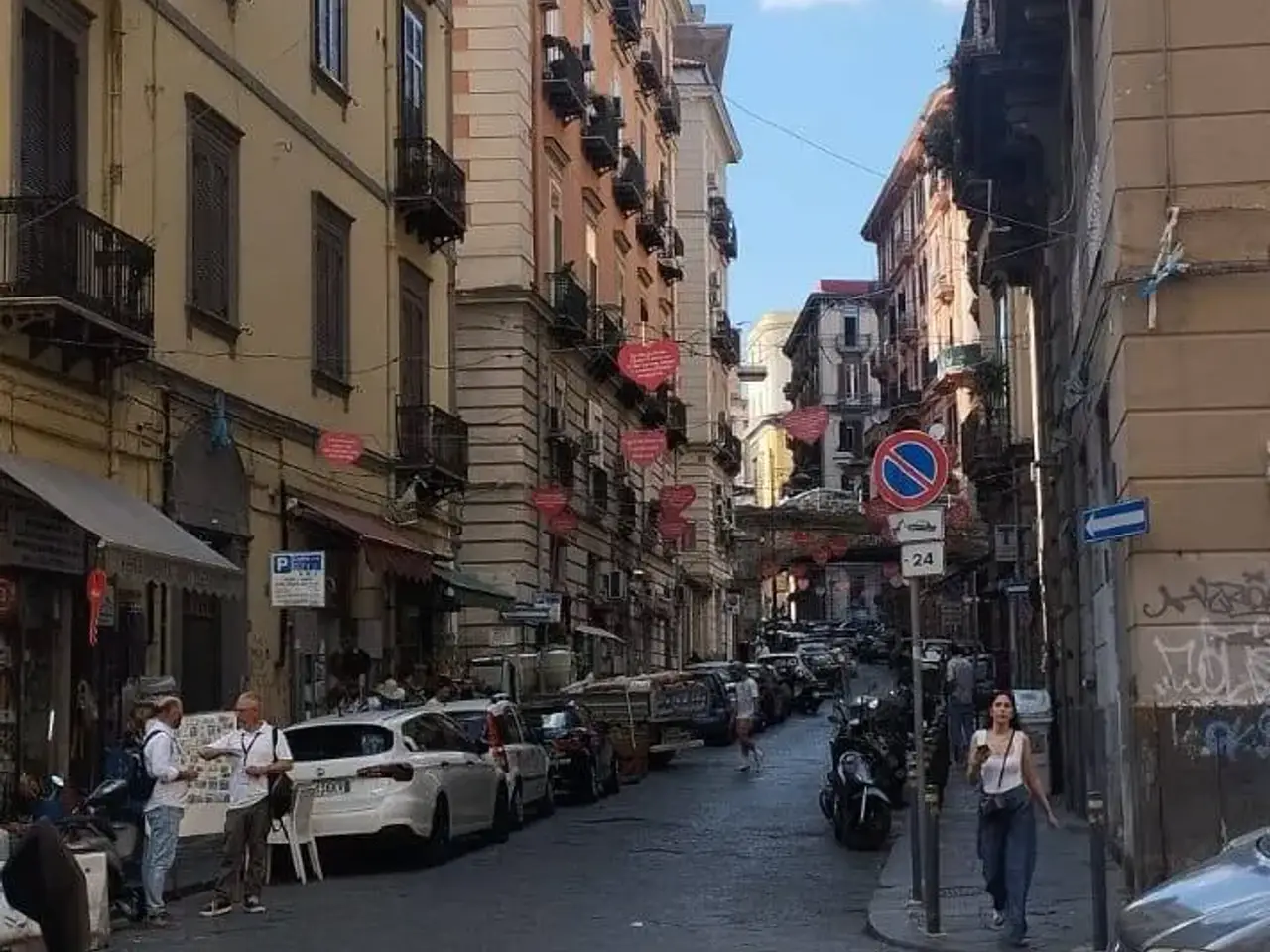 Esercizio commerciale in Via Miroballo al Pendino, Napoli, {3} - Foto 1