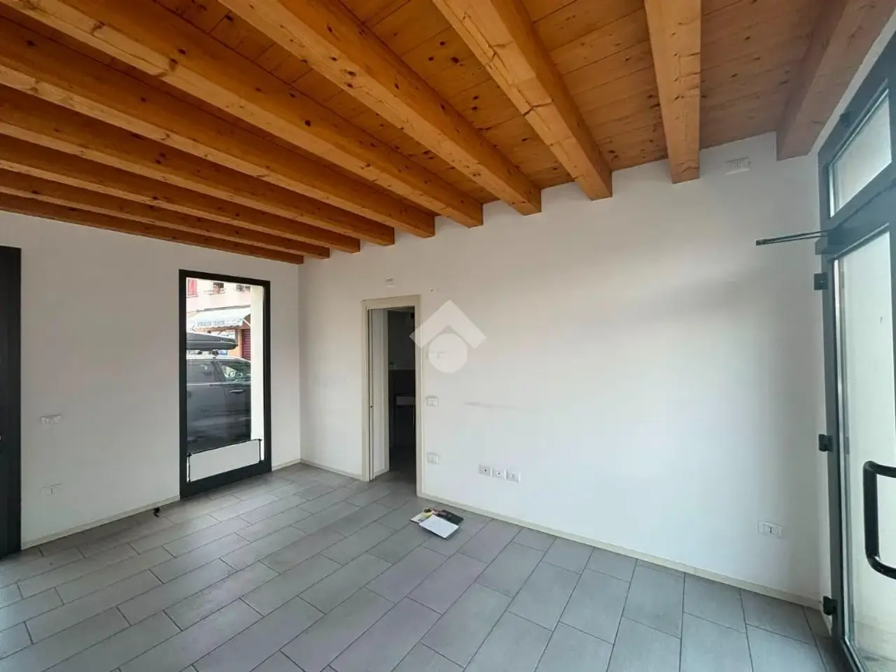 Negozio in Via Gianni Cecchin 61, Marostica, {3} - Foto 2