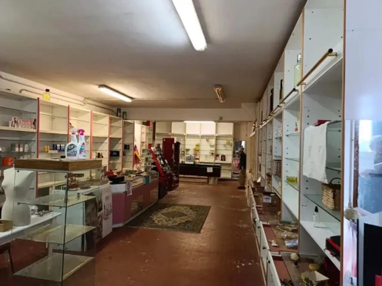 Negozio in Via Guido da Montefeltro, Urbino, {3} - Foto 1