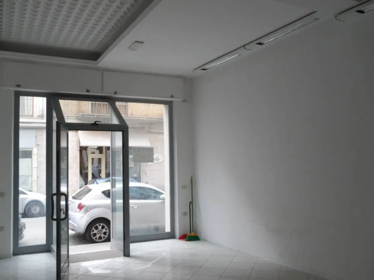 Negozio in Via Risorgimento, San Benedetto del Tronto, {3} - Foto 1